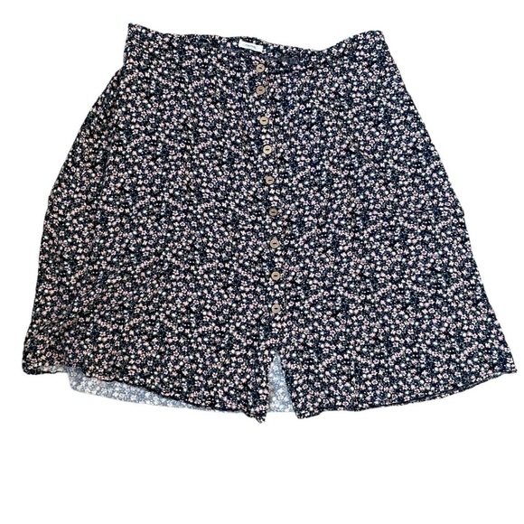 Maurices XL floral button down skirt size 18. Flowers on black background. - Picture 1 of 5